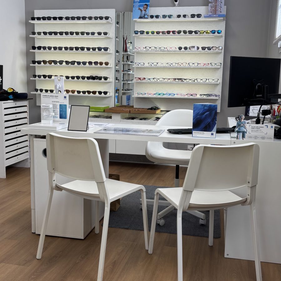 Interno del negozio Ottica Gele a Scaltenigo di Mirano
