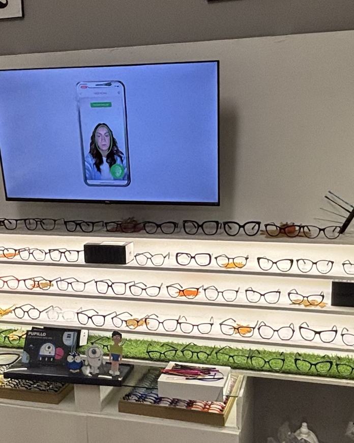 Parete OSIX Custom da Ottica Gele con la scansione 3D del viso per occhiali su misura